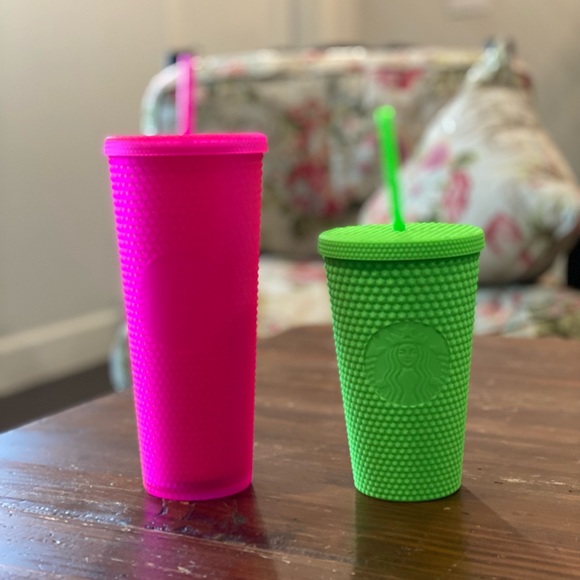 2021 Starbucks Studded Neón tumbler set.